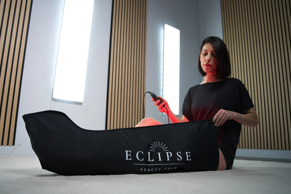 LED thérapie pour les jambes : l’intérêt de la photobiomodulation au quotidien Eclipse Beauty Tech